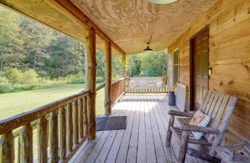 Palestine House | Rustic, Woodsy Cabin in Palestine w/Pool Table!