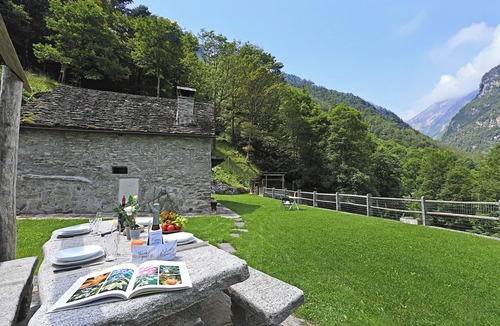 Frasco Ski Chalet | Rustico alla bolla, Frasco, Switzerland
