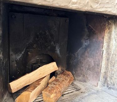 Contone Apartment | Rustico di Pietra con Camino nel Borgo Antico