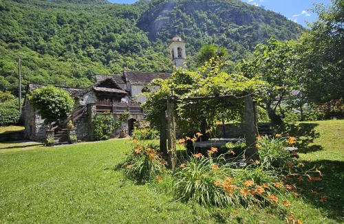 Coglio House | Rustico La Rocca by Fewotessin