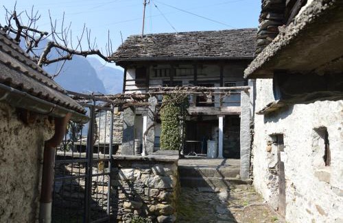 Maggia House | Rustico Pult
