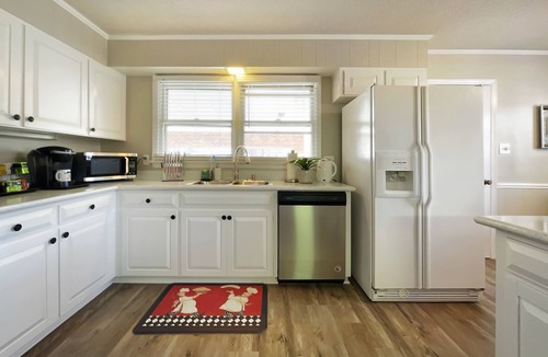 Greensboro House | "RusticParaiso": Spacious Urban Countryside Retreat, 6 bdrms, 11 beds, 3 baths