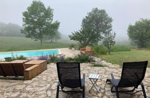 Villeneuve d'Aveyron Cottage | Rustig uniek gelegen vakantiehuis
