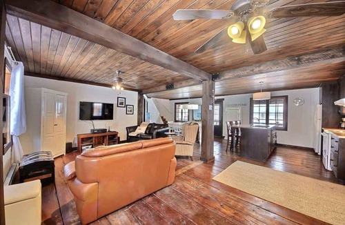 Jonquiere Ski Chalet | Rustik | Tavata Chalets | Cachet ancestrale