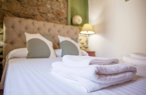 Alpuente Apartment | RUSTIKALPUENTE GIRL SCHOOL