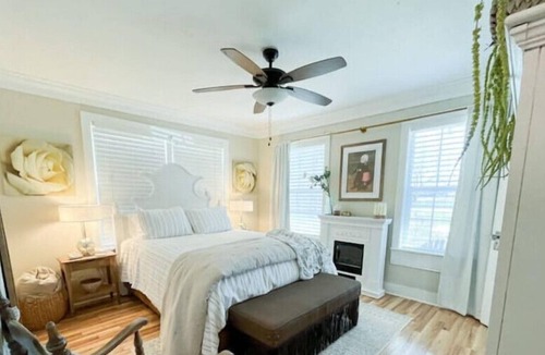 Stephenville House | Rusty Rose Farmhouse on 1/2 acre Near Tarleton