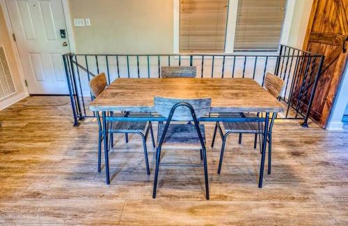 Whiteside House | Rusty's River View: Lux Cabin, Hot Tub, Views