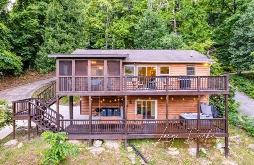 Whiteside House | Rusty's River View: Lux Cabin, Hot Tub, Views