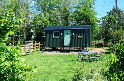 Sidlesham House | Rusty - Shepherds hut sleeps up to 4