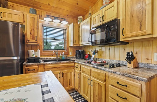 Bristol Cabin | Ruth's Retreat on South Holston River
