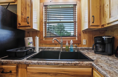 Bristol Cabin | Ruth's Retreat on South Holston River