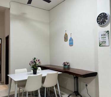 Kampung Ulu Chepor House | Ruzarani Home Meru Suria