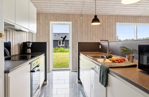 Horve House | "Ruzica" - 300m from the sea by Interhome