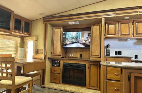 Onalaska House | RV #1 - delightful 1-bdrm, 3 slide out, covered deck, at Lake Livingston Tx