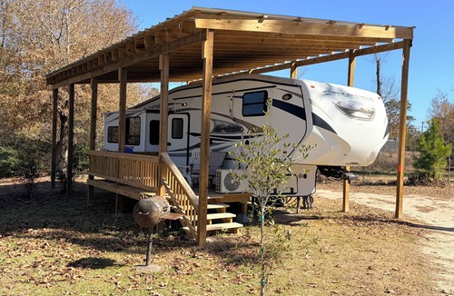 Onalaska House | RV #1 - delightful 1-bdrm, 3 slide out, covered deck, at Lake Livingston Tx