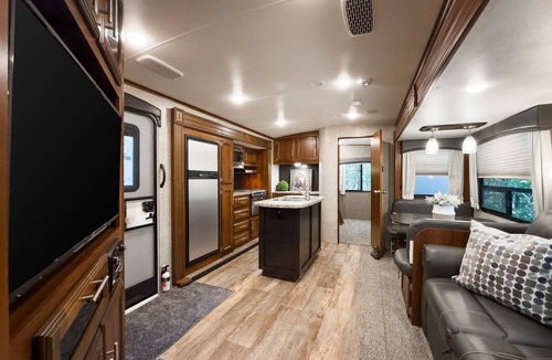 Kenora Resort | RV 6 Spacious Bunkhouse w/Gaming Chairs w/Privacy