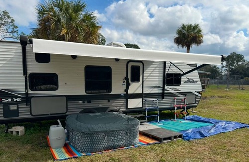 Clewiston House | “RV Country Living” Glamping