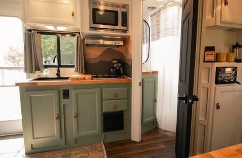 Tyendinaga Mohawk Territory House | RV Glamping w/Cowboy Tub, Lawn Games & Firepit