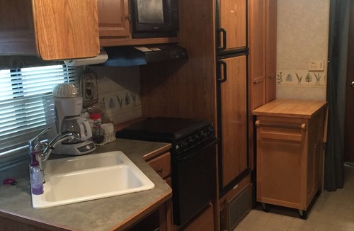 Buchanan Dam House | RV ,lake access , Swimming Pool & kayaks may be shared , Sleeps 4!