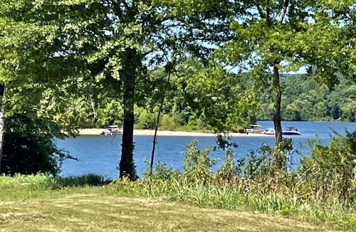 Flatwoods RV Rental | RV spots directly on Kentucky Lake in private gated community