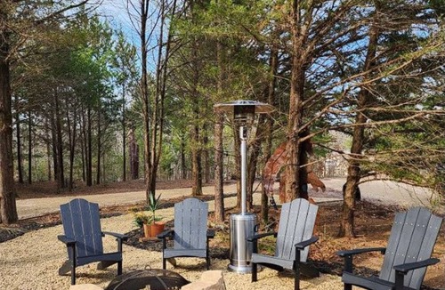 Murchison RV Rental | RV w/Lake Access - 4 acre Private Retreat