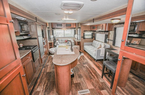 Cedar Lane Cabin | (RV2) Paradise in Sargent. Saltwater canal, minutes to ICW and beach.