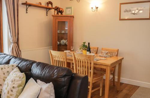 Easthope House | Ryelands Cottage