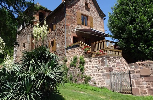 Villecomtal House | Ségonzac Cottage: Lake View, Private Terrace & Wi-Fi