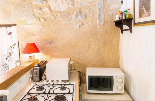 Autoire House | Séjour à deux au Château d'Autoire, studio de charme, tonnelle, vue vallée et village