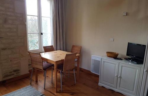 Cesny-Bois-Halbout Apartment | Séjour à la campagne