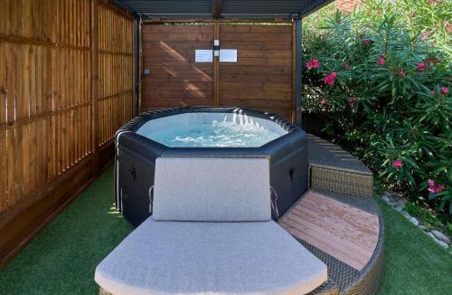 Alzonne House | Séjour bien être pour couple avec Spa Privatif & Piscine Chauffée