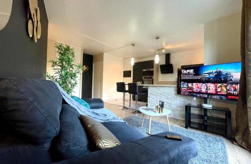 Bretigny-sur-Orge Apartment | Séjour Business & Famille, 2 chambres, Parking & WiFi