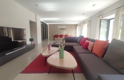 Conques-sur-Orbiel Villa | Séjour d'exception au Moulin de la Vernède avec piscine, ruisseau, climatisation et parking