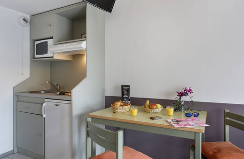 Merville Apartment | Séjour calme près de l’Aéroport | Parking + wifi