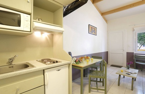 Merville Apartment | Séjour calme près de l’Aéroport | Parking + wifi
