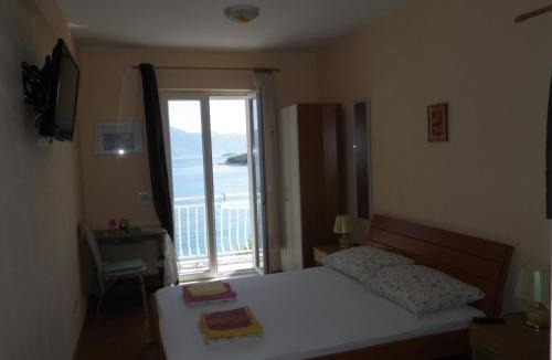 Cove Tri Zala (Zrnovo) Apartment | S 1 - studio just 50m from the beach with sea view