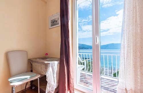 Cove Tri Zala (Zrnovo) Apartment | S 1 - studio just 50m from the beach with sea view