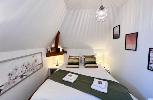 Sedan Apartment | S Baylevéd'Air duplex vue château, Balnéo et sauna