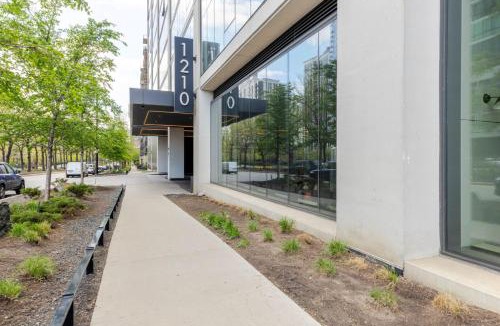 South Loop Apartment | S Loop 2BR w Pool Gym Spa nr Grant Park CHI-740
