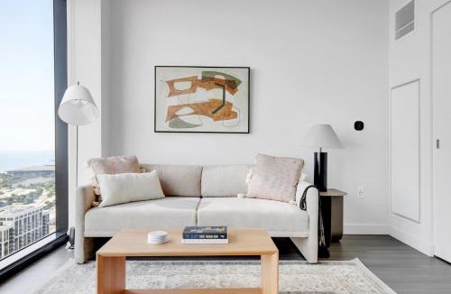 South Loop Apartment | S Loop Studio w Pool Gym Spa nr Grant Park CHI-739