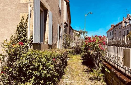 Imphy Apartment | S19 Parking 1 chambre 1 à 2 personnes, facile d'acces A77, Nevers Magny Cours