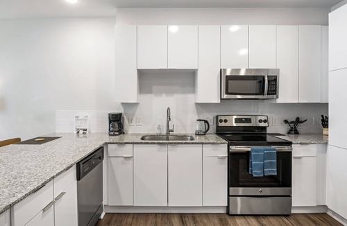 Home Park Apartment | (S1BI) Includes Bi-weekly Cleanings & Linen Change