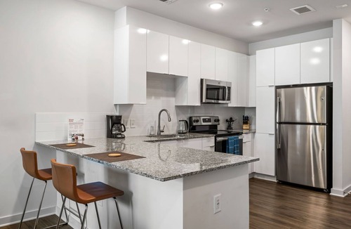Home Park Apartment | (S1BI) Includes Bi-weekly Cleanings & Linen Change