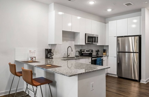 Midtown Apartment | (S1BL) Enjoy a Full Kitchen in an Affordable 1-BR near Piedmont Park