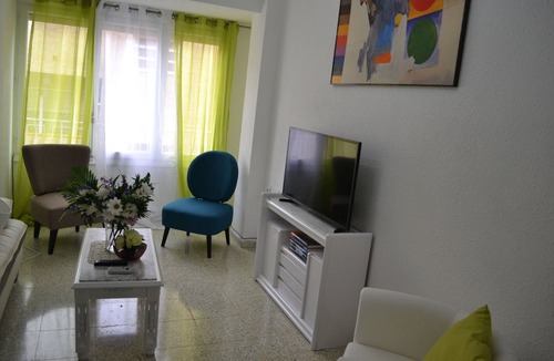 San Anton Apartment | (s2) - Bright modern 3 Bedroom Flat Sleeps 6 City center and beach 10-12 minutes