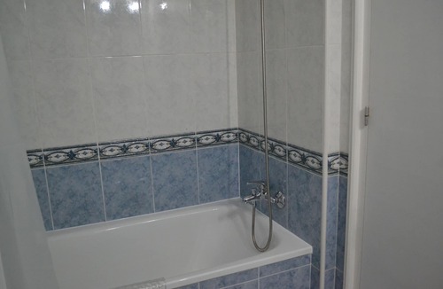 San Anton Apartment | (s2) - Bright modern 3 Bedroom Flat Sleeps 6 City center and beach 10-12 minutes