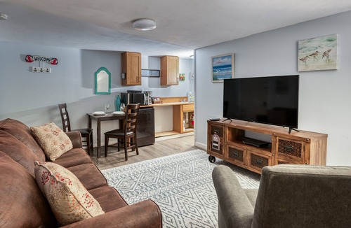 Netarts Apartment | S2 - Cowabunga - Surf Inn - 2 Bed 2 Bath