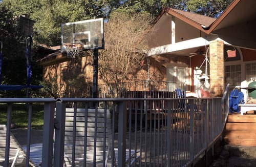 Vance Jackson Apartment | SA STUDIO Private Entry