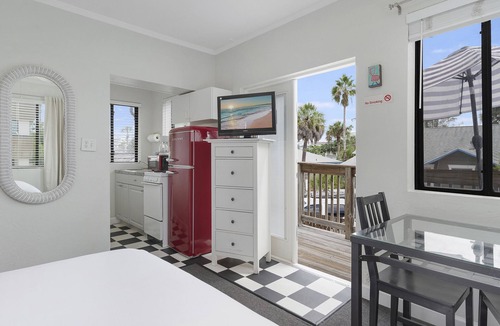 Pass-a-Grille Hotel | Sabal Palms Inn