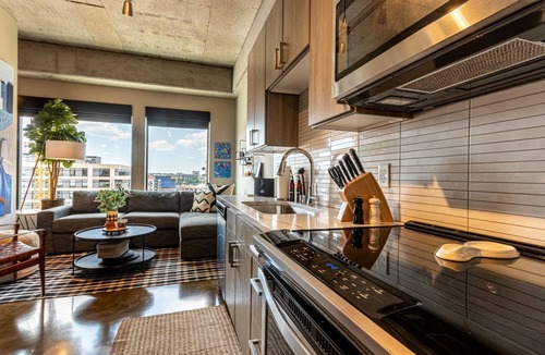 Warehouse District Apartment | Sable 702 - Alcove